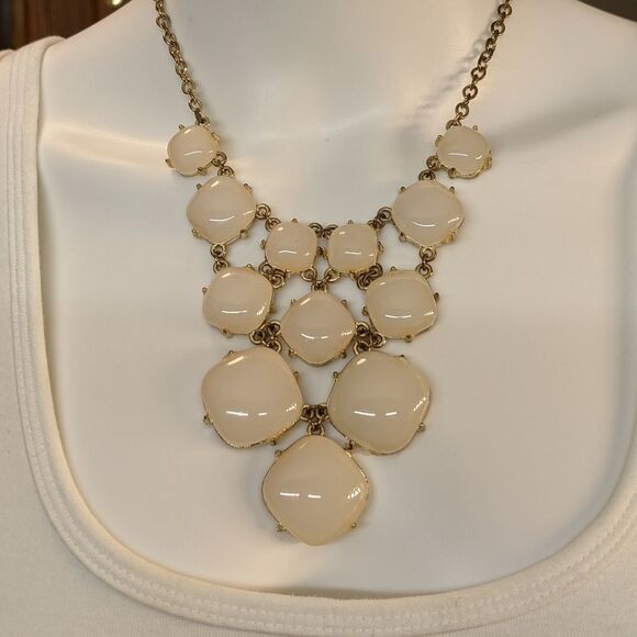 Gorgeous Vintage milky white glass stone statement necklace - Picture 5 of 14